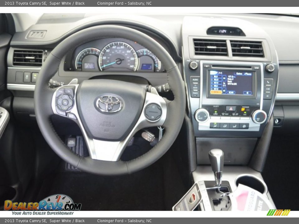 2013 Toyota Camry SE Super White / Black Photo #10