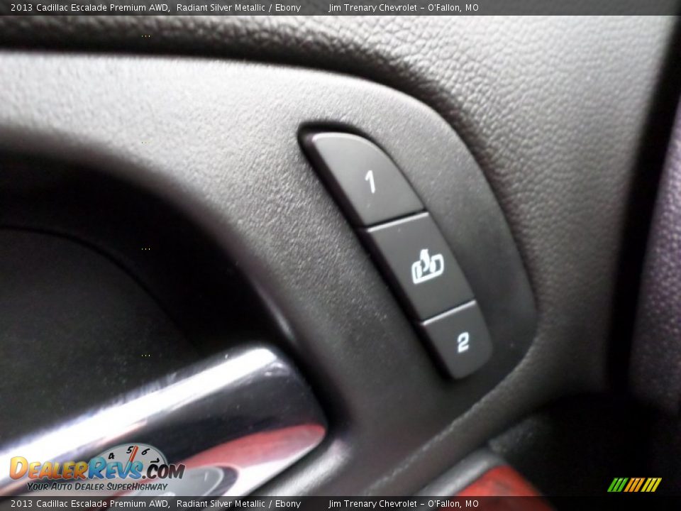 2013 Cadillac Escalade Premium AWD Radiant Silver Metallic / Ebony Photo #32