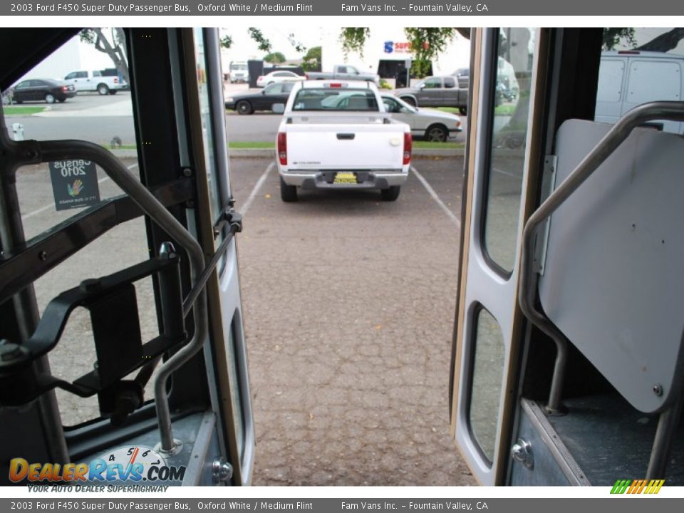 2003 Ford F450 Super Duty Passenger Bus Oxford White / Medium Flint Photo #13