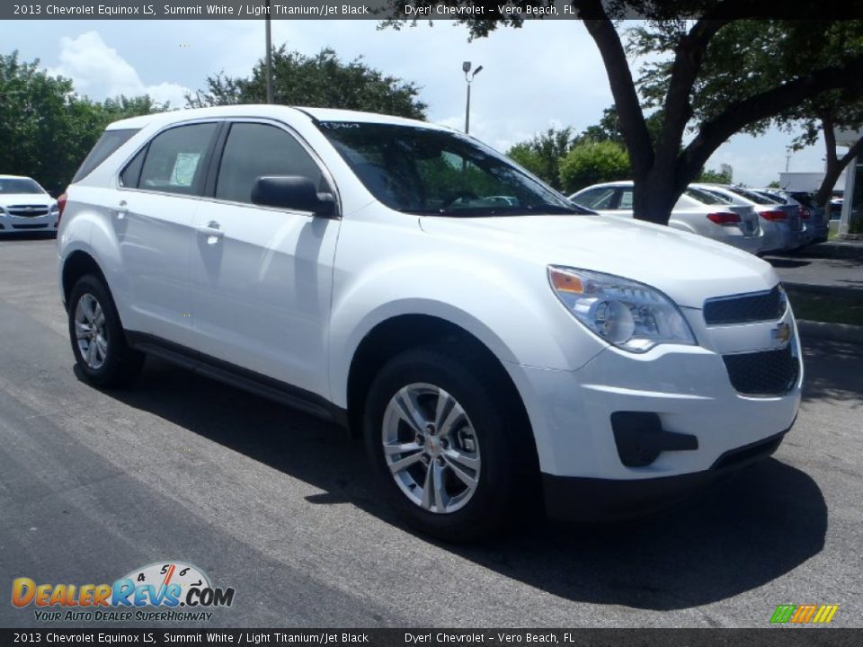 Front 3/4 View of 2013 Chevrolet Equinox LS Photo #1