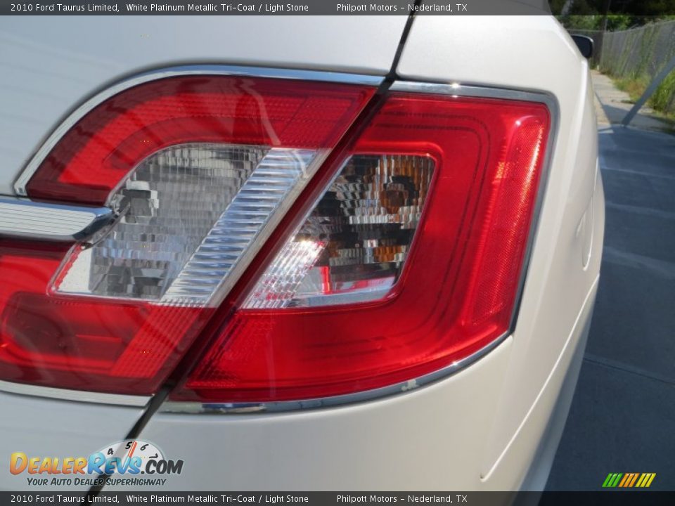 2010 Ford Taurus Limited White Platinum Metallic Tri-Coat / Light Stone Photo #17