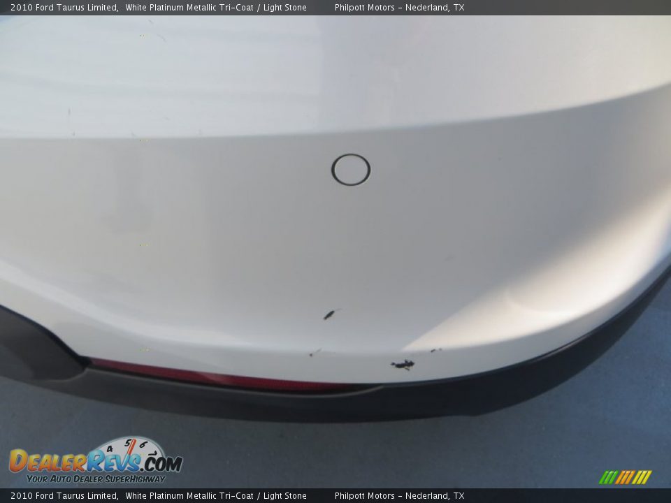 2010 Ford Taurus Limited White Platinum Metallic Tri-Coat / Light Stone Photo #18