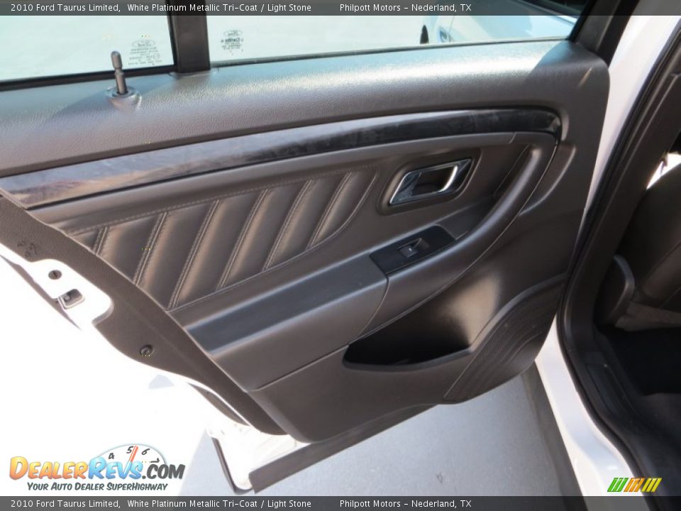 2010 Ford Taurus Limited White Platinum Metallic Tri-Coat / Light Stone Photo #28