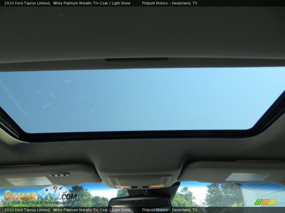 2010 Ford Taurus Limited White Platinum Metallic Tri-Coat / Light Stone Photo #33
