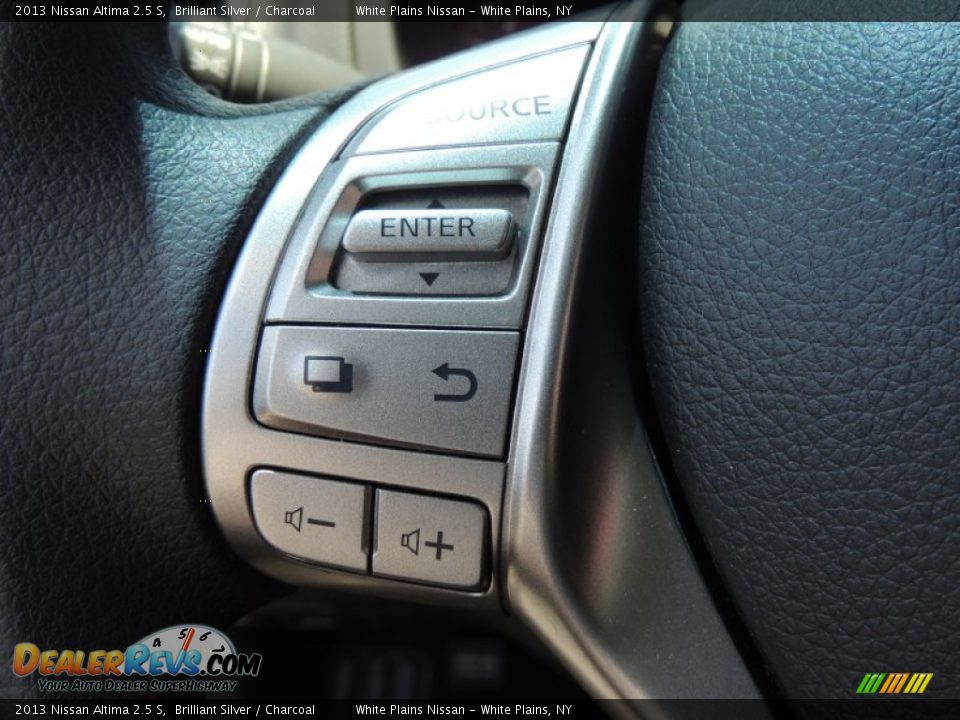 2013 Nissan Altima 2.5 S Brilliant Silver / Charcoal Photo #17