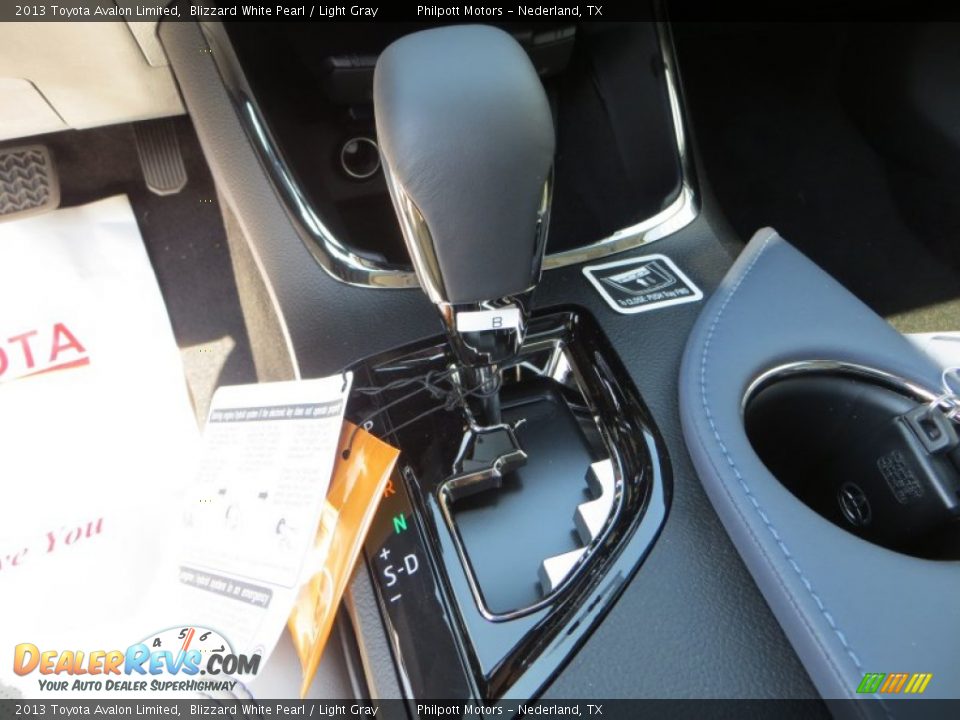 2013 Toyota Avalon Limited Blizzard White Pearl / Light Gray Photo #31