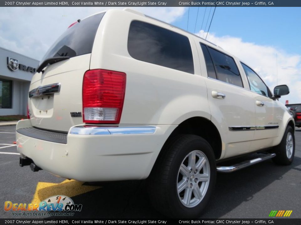 2007 Chrysler Aspen Limited HEMI Cool Vanilla White / Dark Slate Gray/Light Slate Gray Photo #7