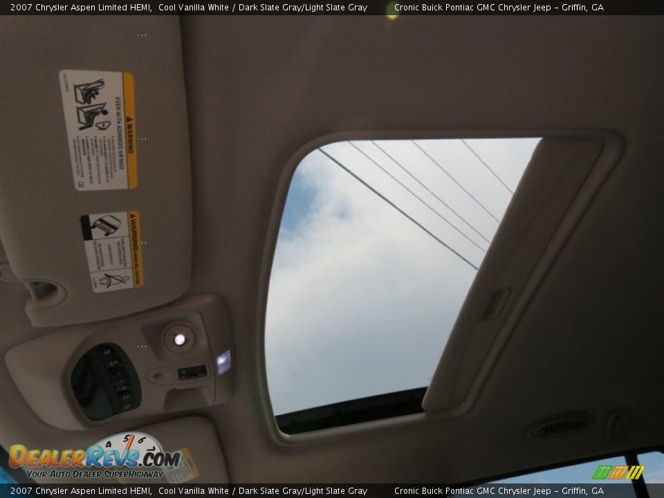 2007 Chrysler Aspen Limited HEMI Cool Vanilla White / Dark Slate Gray/Light Slate Gray Photo #11