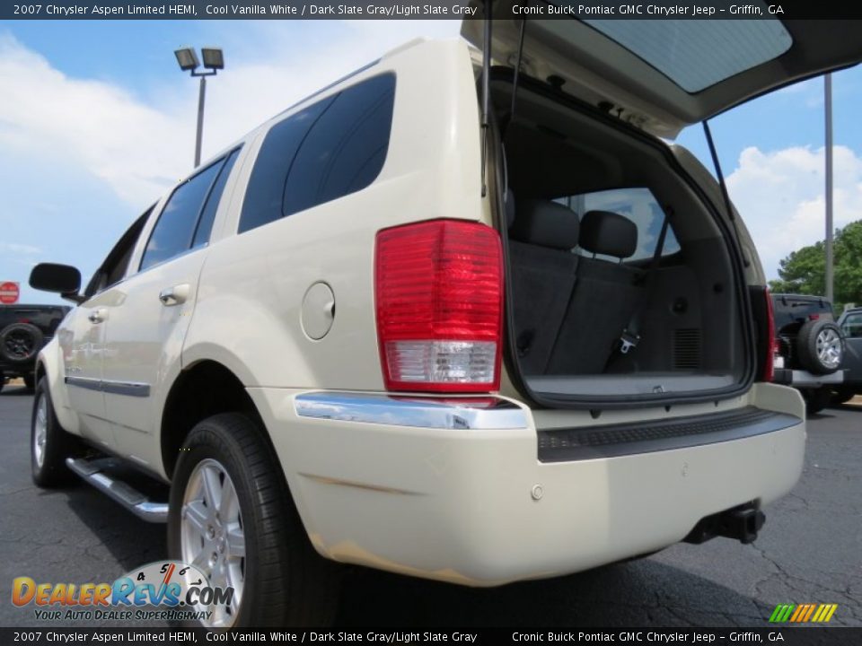 2007 Chrysler Aspen Limited HEMI Cool Vanilla White / Dark Slate Gray/Light Slate Gray Photo #15