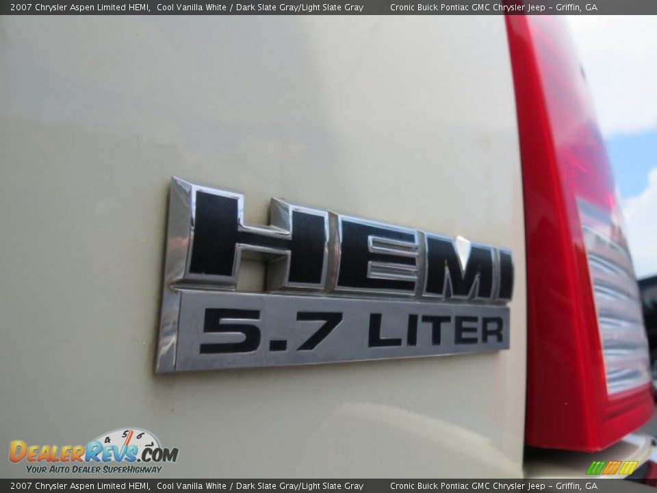 2007 Chrysler Aspen Limited HEMI Cool Vanilla White / Dark Slate Gray/Light Slate Gray Photo #16