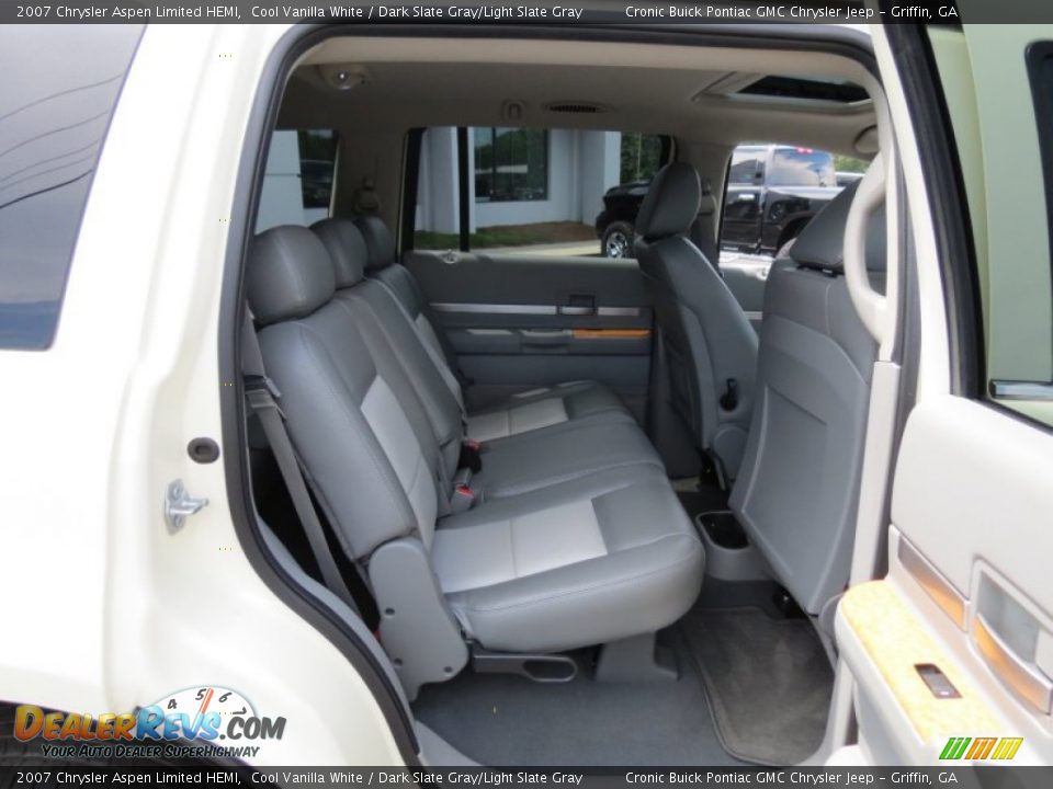 2007 Chrysler Aspen Limited HEMI Cool Vanilla White / Dark Slate Gray/Light Slate Gray Photo #17