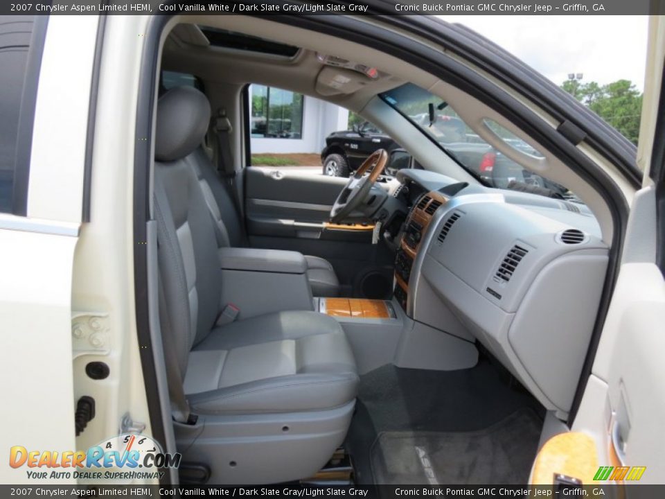 2007 Chrysler Aspen Limited HEMI Cool Vanilla White / Dark Slate Gray/Light Slate Gray Photo #18