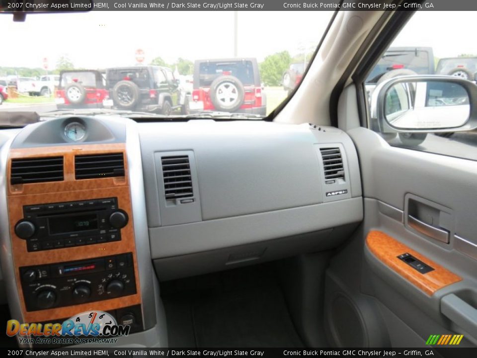 2007 Chrysler Aspen Limited HEMI Cool Vanilla White / Dark Slate Gray/Light Slate Gray Photo #19