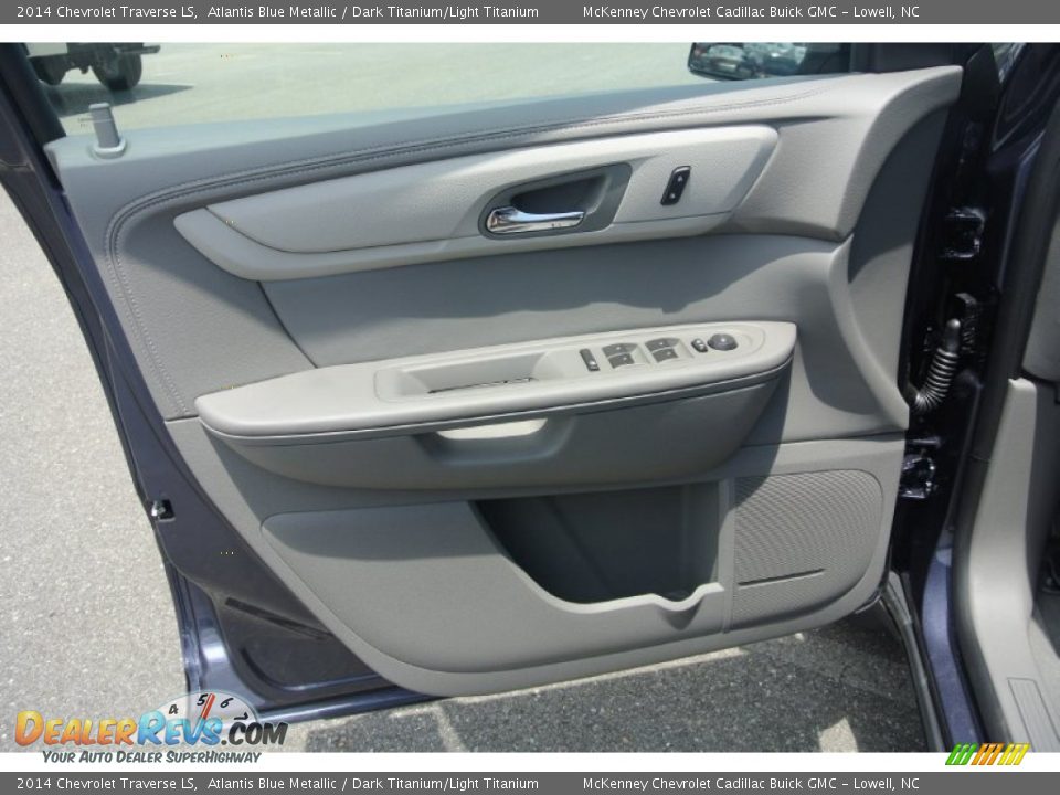 Door Panel of 2014 Chevrolet Traverse LS Photo #7