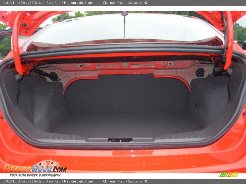 2013 Ford Focus SE Sedan Race Red / Medium Light Stone Photo #8