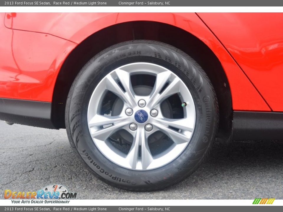 2013 Ford Focus SE Sedan Race Red / Medium Light Stone Photo #9