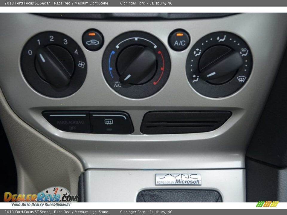 2013 Ford Focus SE Sedan Race Red / Medium Light Stone Photo #12