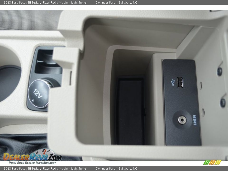 2013 Ford Focus SE Sedan Race Red / Medium Light Stone Photo #13