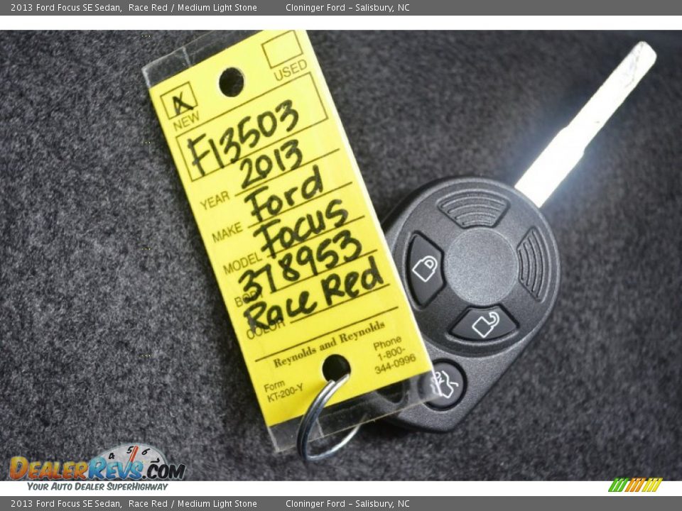 2013 Ford Focus SE Sedan Race Red / Medium Light Stone Photo #18