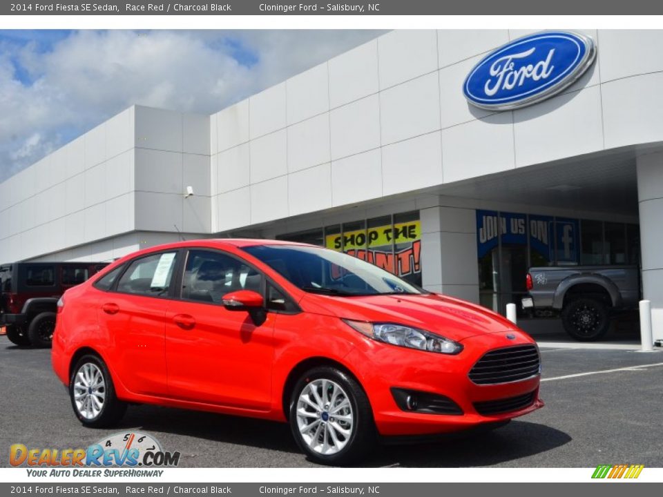 Front 3/4 View of 2014 Ford Fiesta SE Sedan Photo #1
