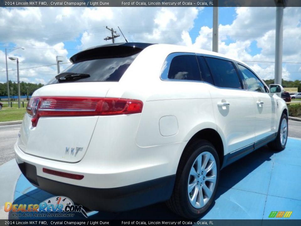 Crystal Champagne 2014 Lincoln MKT FWD Photo #3