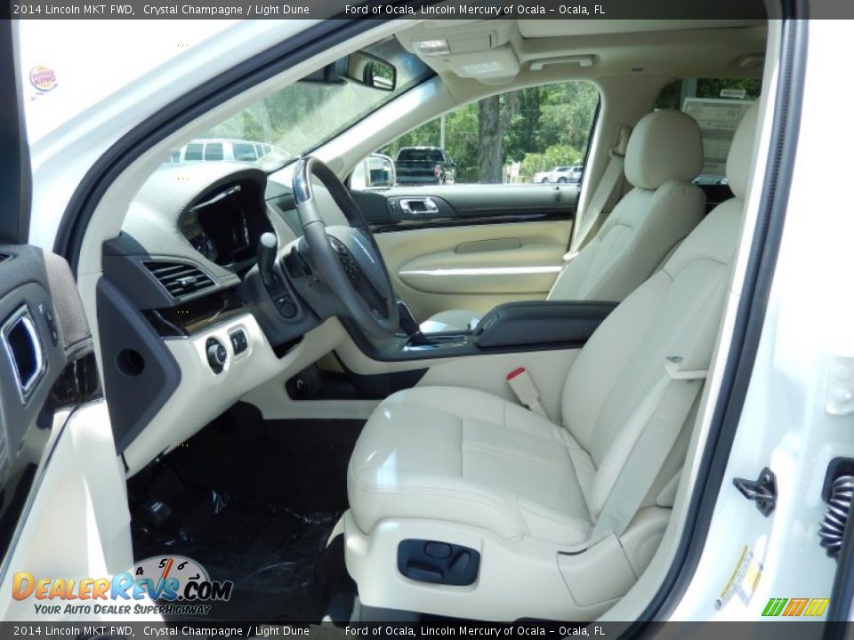 Front Seat of 2014 Lincoln MKT FWD Photo #6