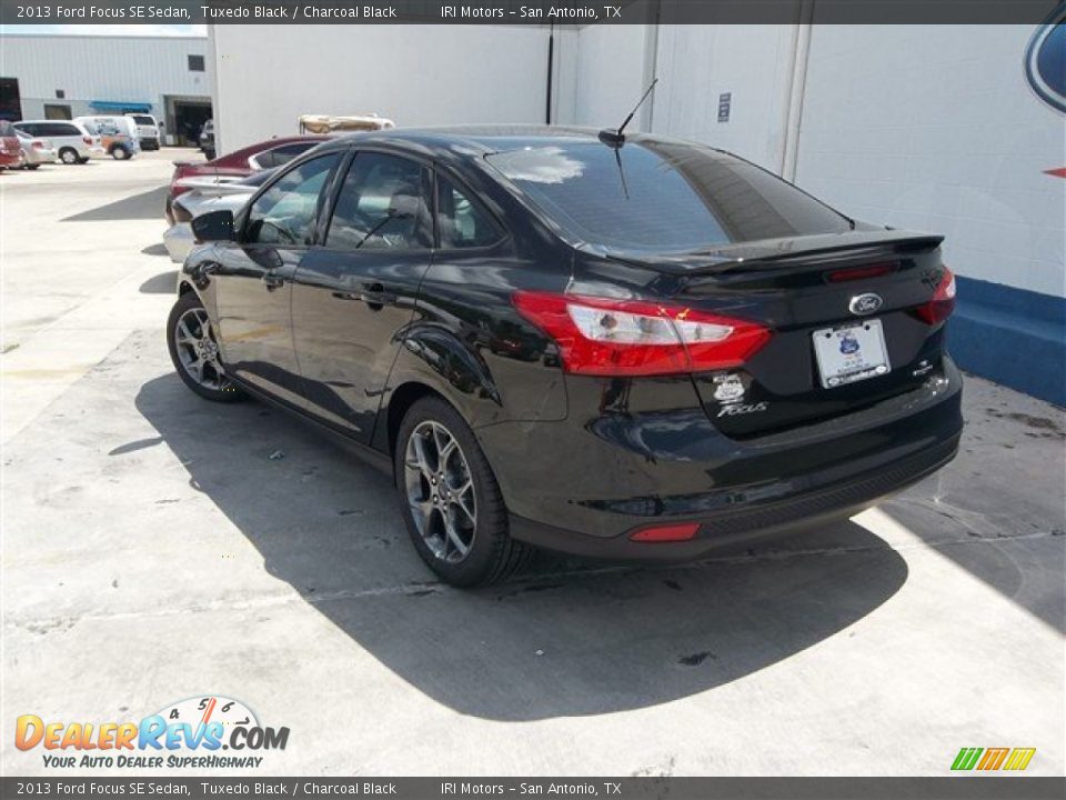 2013 Ford Focus SE Sedan Tuxedo Black / Charcoal Black Photo #2