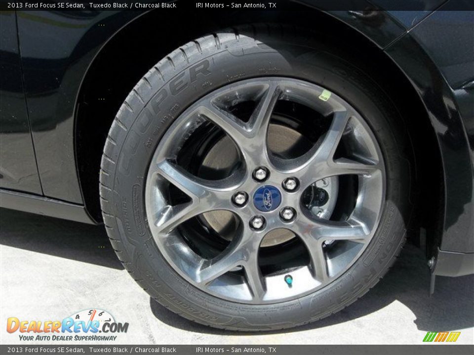 2013 Ford Focus SE Sedan Tuxedo Black / Charcoal Black Photo #6