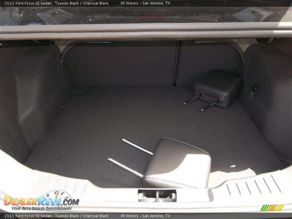 2013 Ford Focus SE Sedan Tuxedo Black / Charcoal Black Photo #10