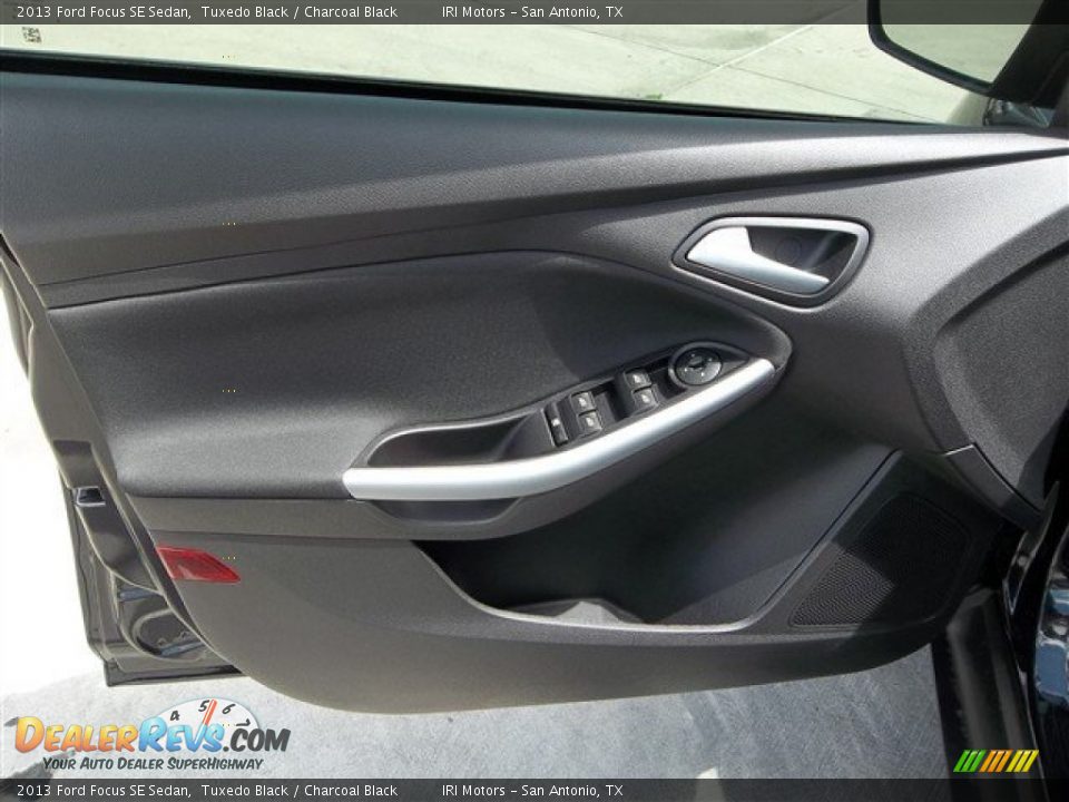2013 Ford Focus SE Sedan Tuxedo Black / Charcoal Black Photo #15