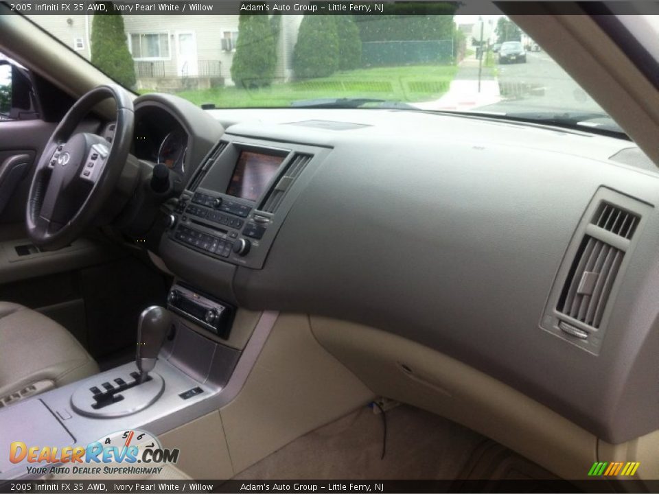 2005 Infiniti FX 35 AWD Ivory Pearl White / Willow Photo #22