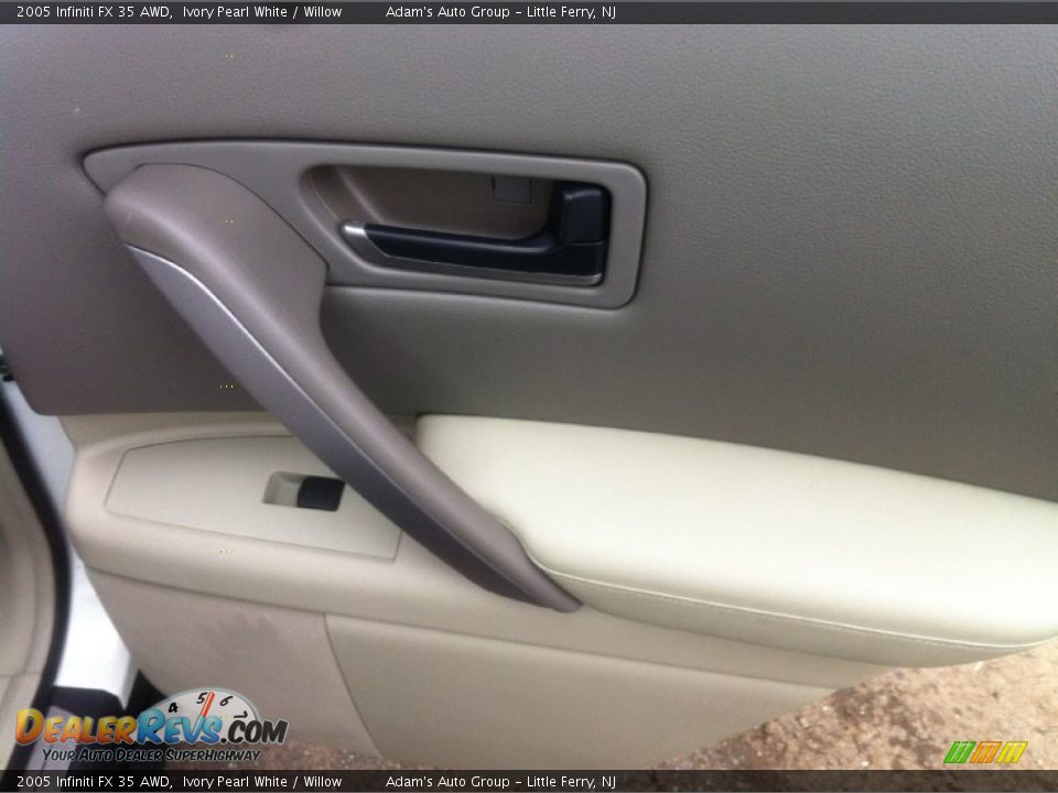 2005 Infiniti FX 35 AWD Ivory Pearl White / Willow Photo #23