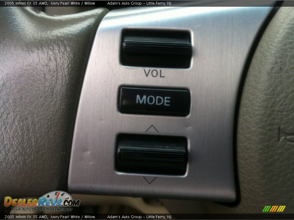2005 Infiniti FX 35 AWD Ivory Pearl White / Willow Photo #32