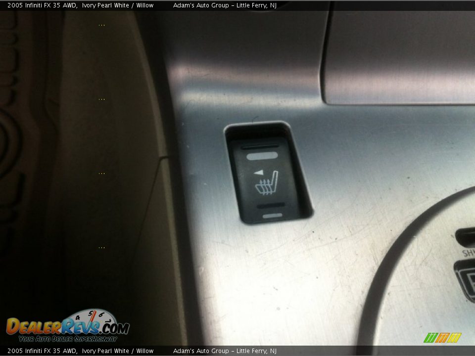 2005 Infiniti FX 35 AWD Ivory Pearl White / Willow Photo #34