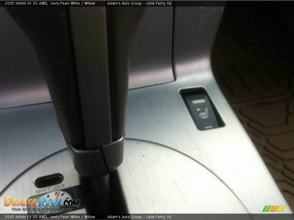 2005 Infiniti FX 35 AWD Ivory Pearl White / Willow Photo #35