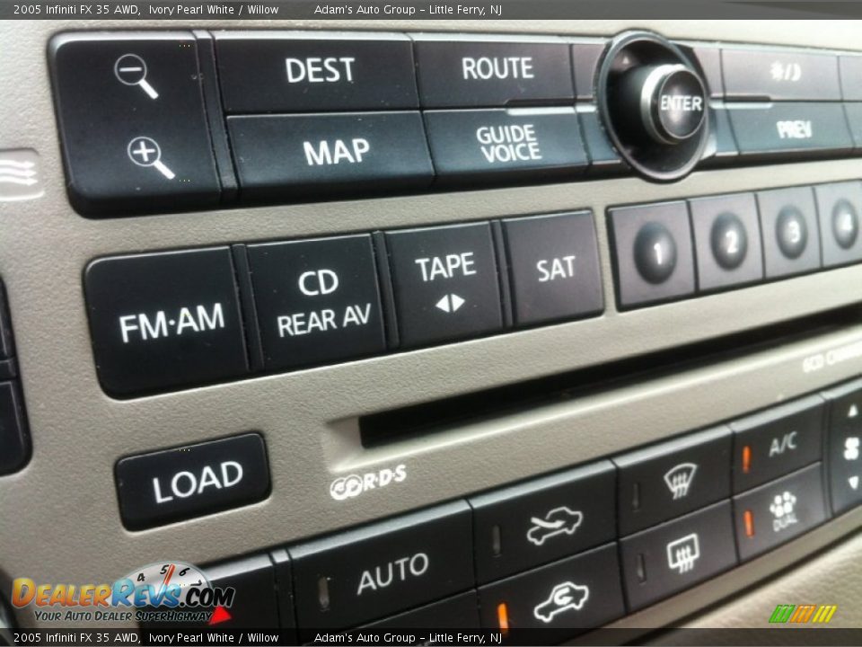 2005 Infiniti FX 35 AWD Ivory Pearl White / Willow Photo #36