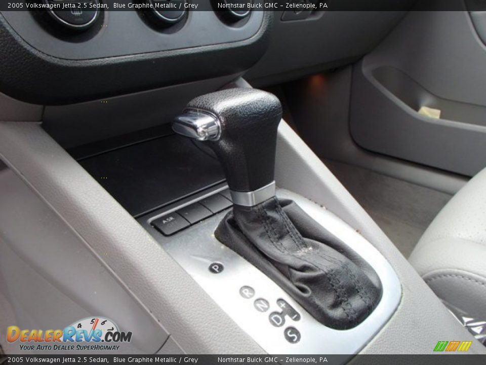 2005 Volkswagen Jetta 2.5 Sedan Blue Graphite Metallic / Grey Photo #12