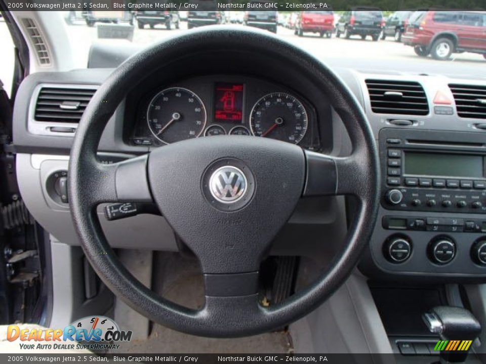 2005 Volkswagen Jetta 2.5 Sedan Blue Graphite Metallic / Grey Photo #13