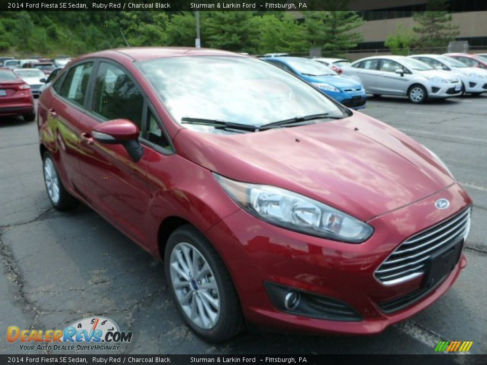 Front 3/4 View of 2014 Ford Fiesta SE Sedan Photo #1