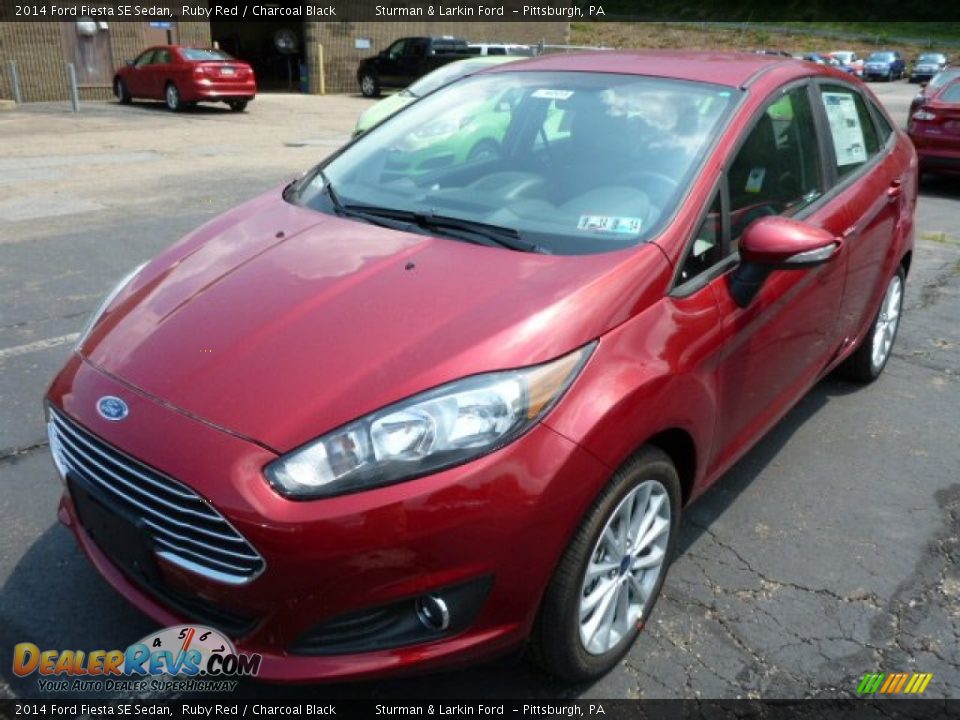 Front 3/4 View of 2014 Ford Fiesta SE Sedan Photo #5