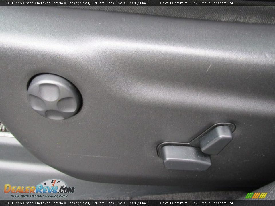 2011 Jeep Grand Cherokee Laredo X Package 4x4 Brilliant Black Crystal Pearl / Black Photo #17