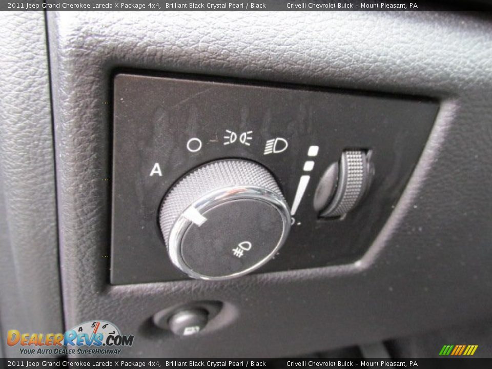 2011 Jeep Grand Cherokee Laredo X Package 4x4 Brilliant Black Crystal Pearl / Black Photo #18