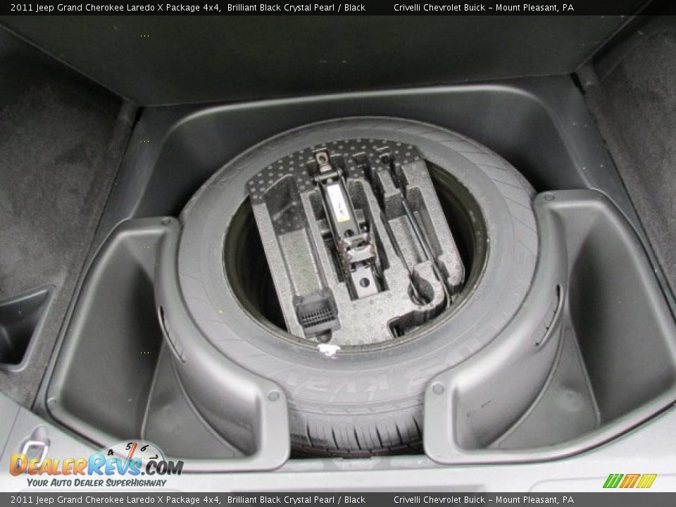 2011 Jeep Grand Cherokee Laredo X Package 4x4 Brilliant Black Crystal Pearl / Black Photo #31