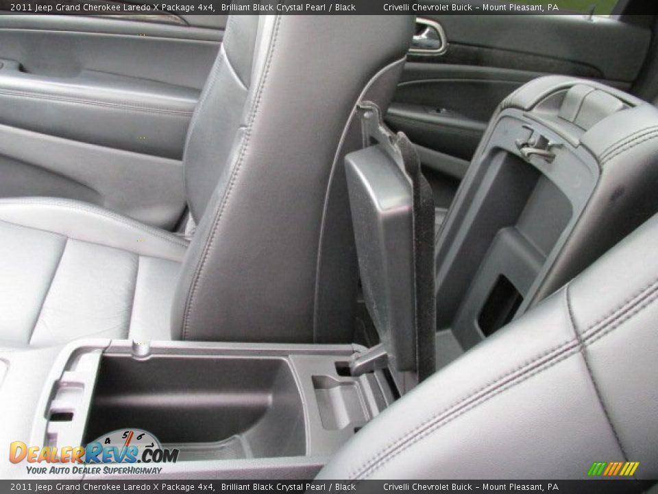 2011 Jeep Grand Cherokee Laredo X Package 4x4 Brilliant Black Crystal Pearl / Black Photo #32