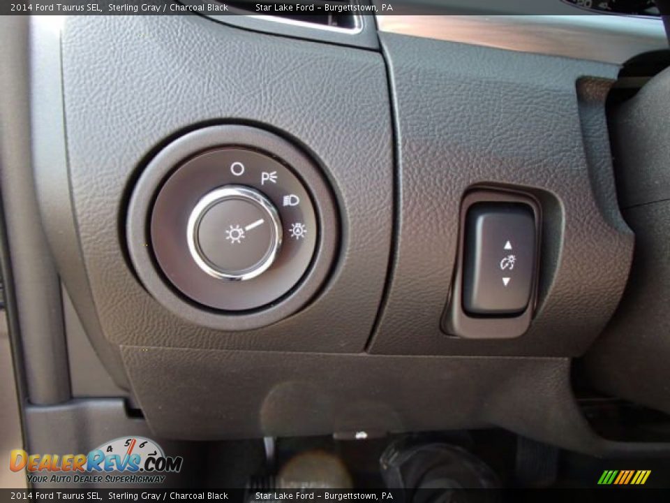 Controls of 2014 Ford Taurus SEL Photo #23