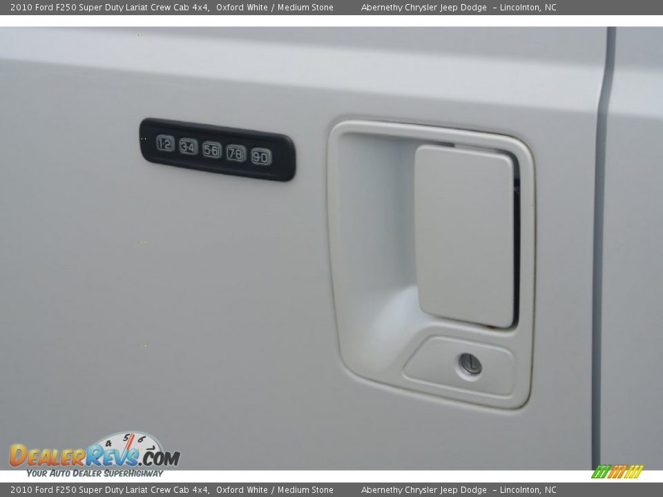 2010 Ford F250 Super Duty Lariat Crew Cab 4x4 Oxford White / Medium Stone Photo #7