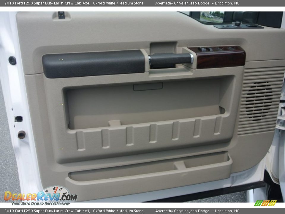 2010 Ford F250 Super Duty Lariat Crew Cab 4x4 Oxford White / Medium Stone Photo #11
