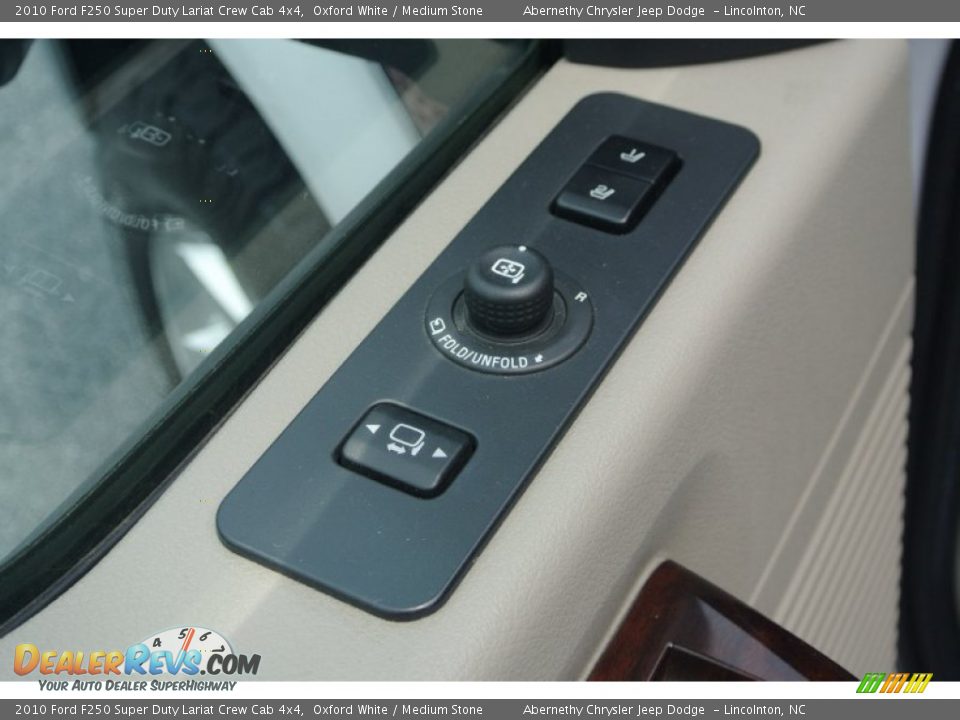 2010 Ford F250 Super Duty Lariat Crew Cab 4x4 Oxford White / Medium Stone Photo #12