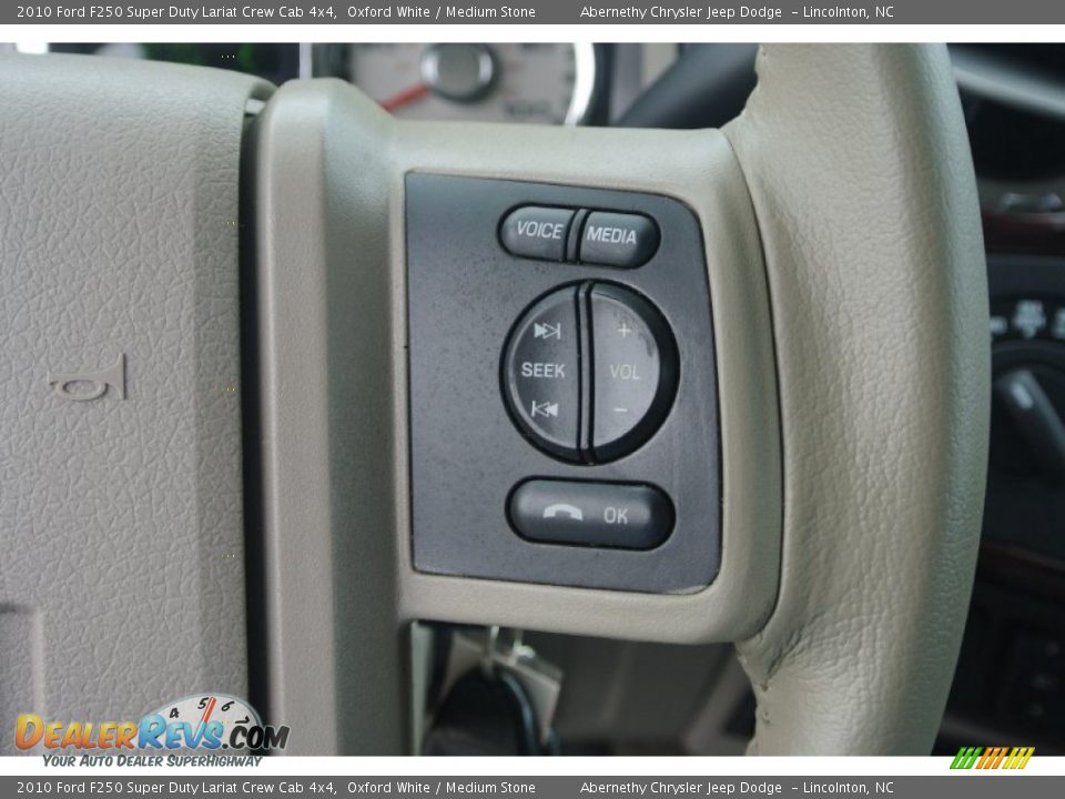 2010 Ford F250 Super Duty Lariat Crew Cab 4x4 Oxford White / Medium Stone Photo #13