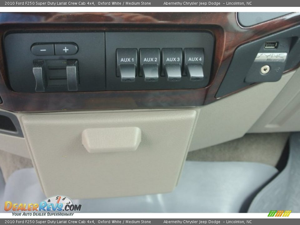 2010 Ford F250 Super Duty Lariat Crew Cab 4x4 Oxford White / Medium Stone Photo #15